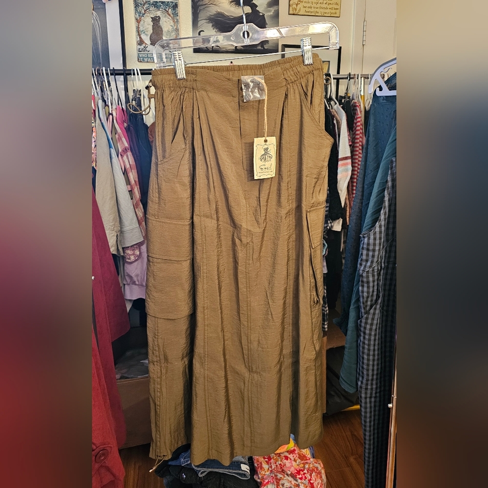 Easel "Comfort Cargo" Casual Olive Crepe  Midi Skirt with Toggle Waist & Sides